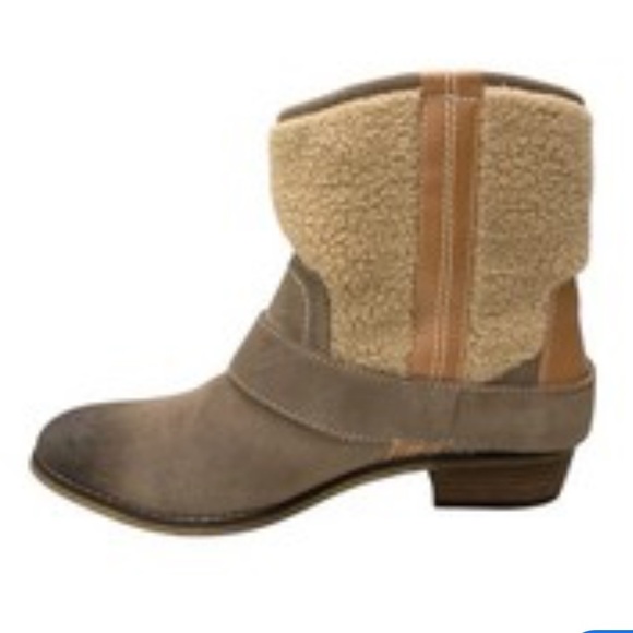 Kelsi Dagger oiled suede leather faux fur side buckle booties boots Sz 8 1/2 - Picture 2 of 12